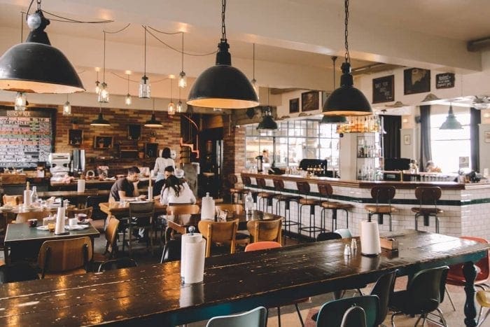 Kex Hostel: Sæmundur í Sparifötunum