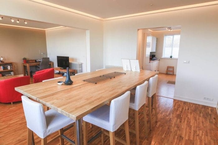 Downtown apartment by the lake