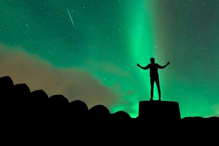 Golden Circle & Northern Lights Tour by VAN in Small Group