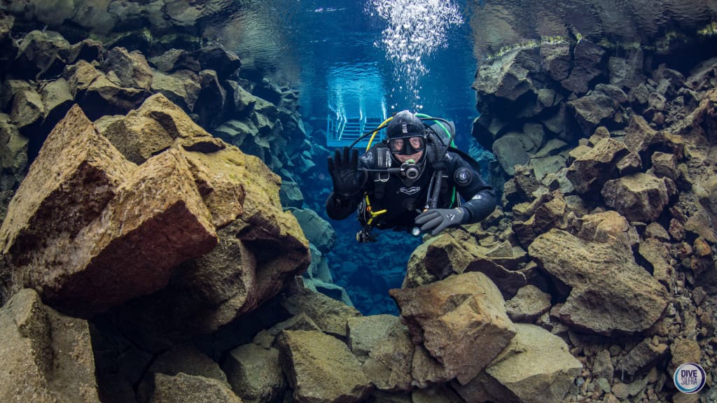 Deep Into the Blue – Silfra Diving