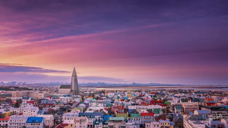 Private Tailormade Chauffeur Sightseeing Tour in Reykjavík city – 4 Hour.