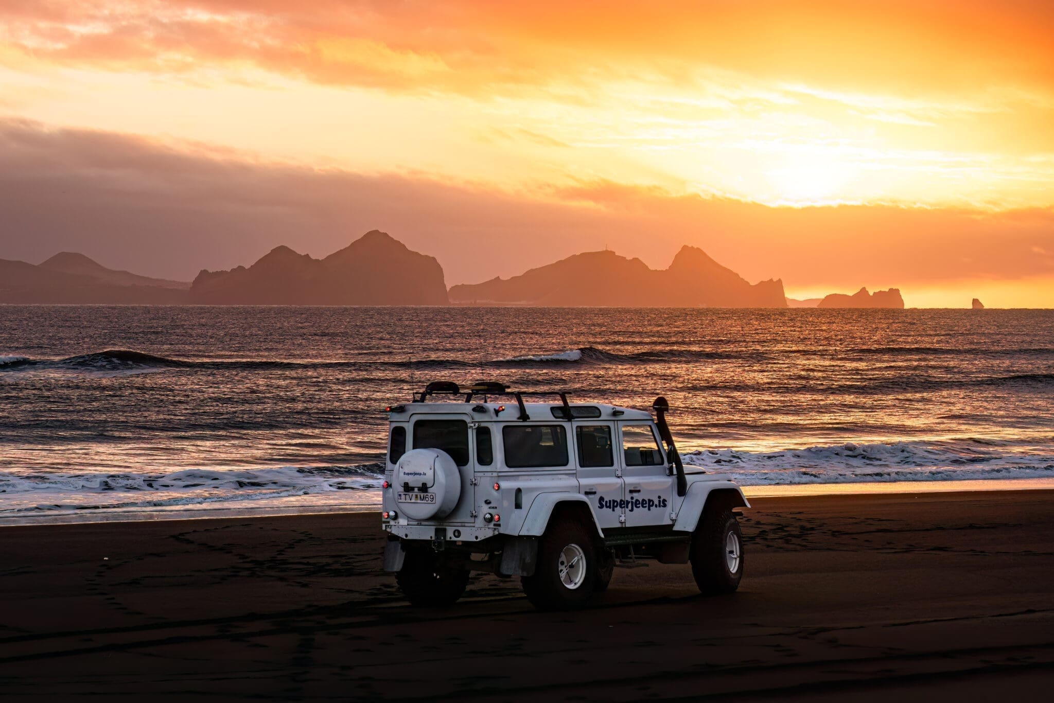 DT 17 Midnight Sun South Coast and Eyjafjallajokull