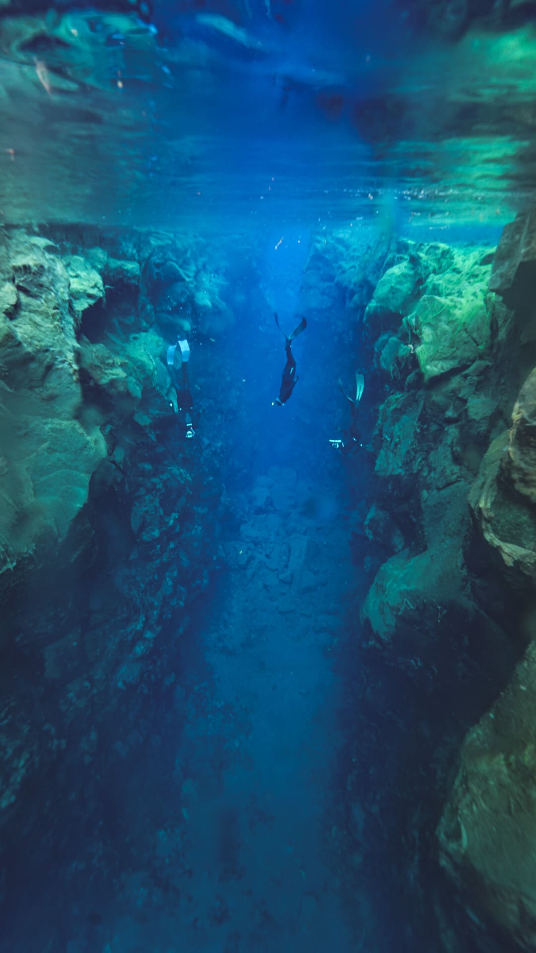 Private Silfra snorkeling in Wetsuit