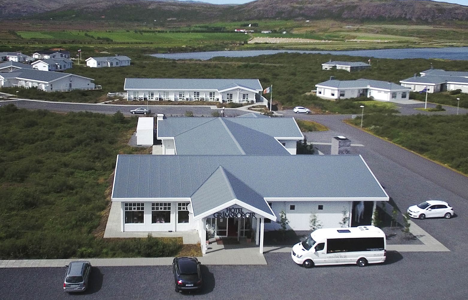 LUX 18 Luxury Private Transfers Reykjavík To Hotel Grímsborgir