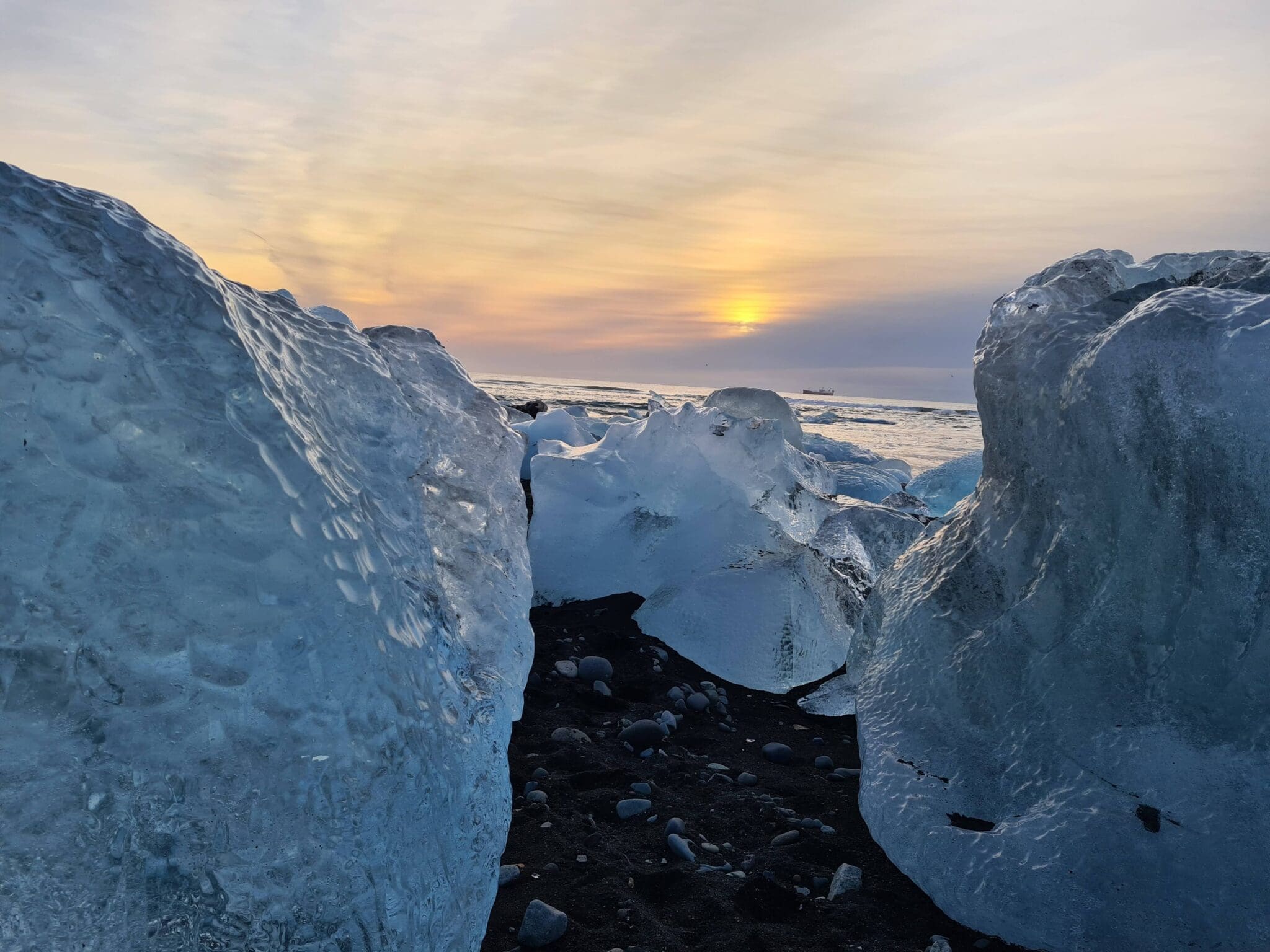 Private South Coast with Diamond Beach and Jökulsárlón glacier lagoon