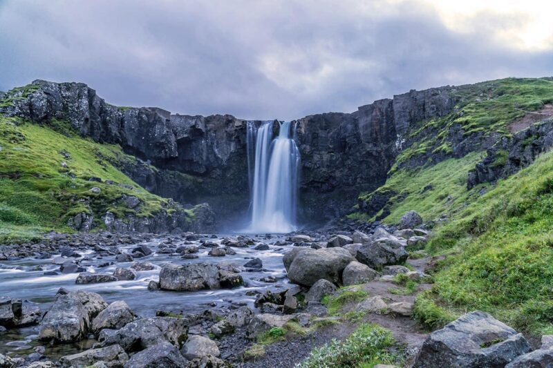 Tour de frailecillos desde Seyðisfjörður con la cascada Gufufoss y el pueblo del este de Islandia