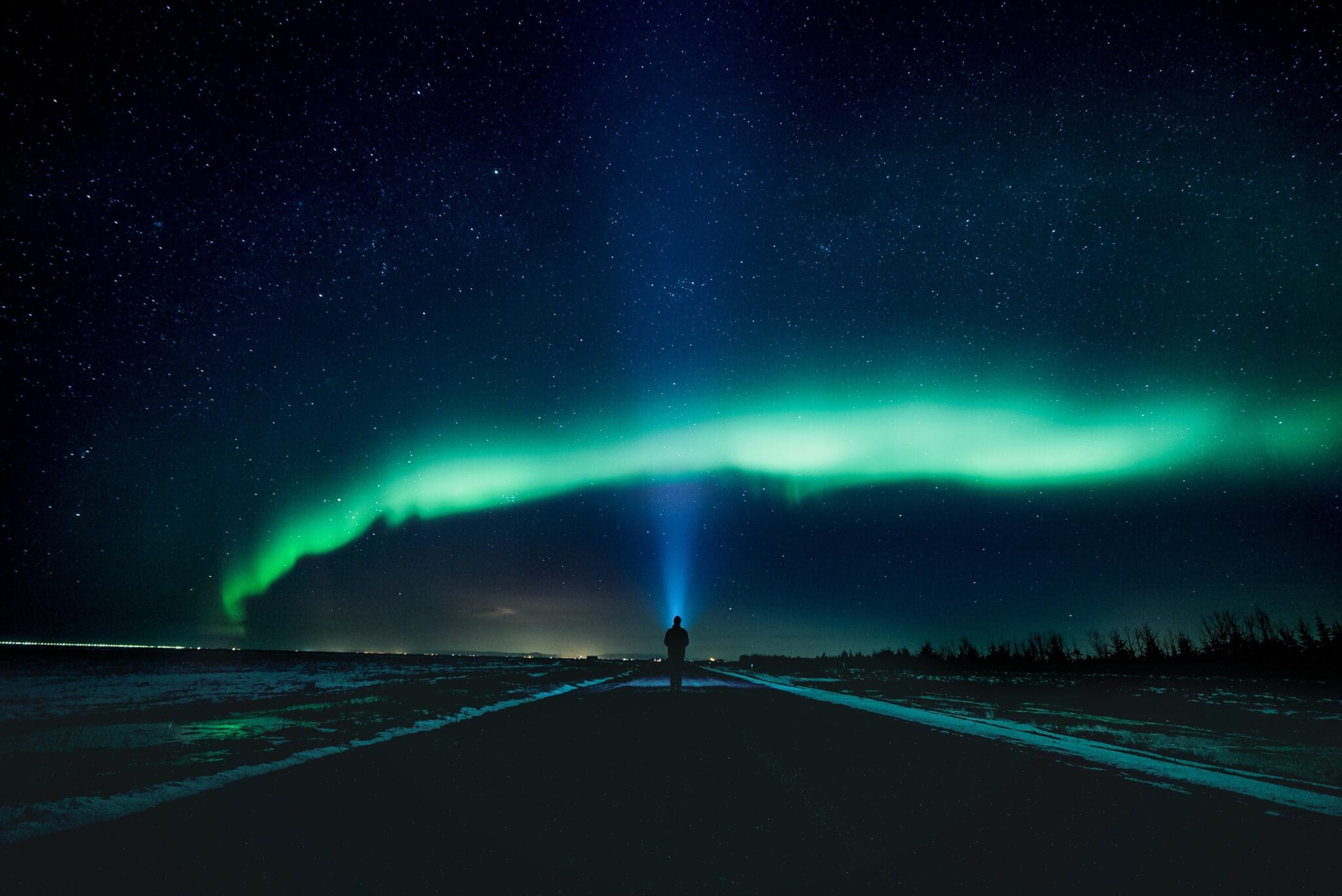 Northern Lights Hunt & Hot Chocolate Minibus Tour with Free Photos