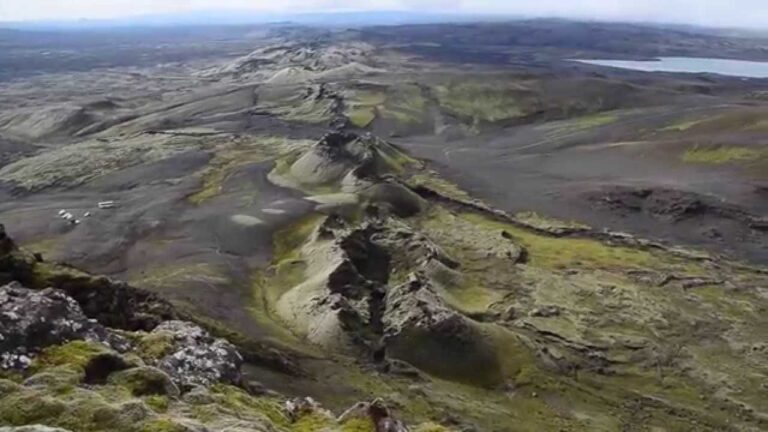Expédition sur le volcan Lakagigar et la lave