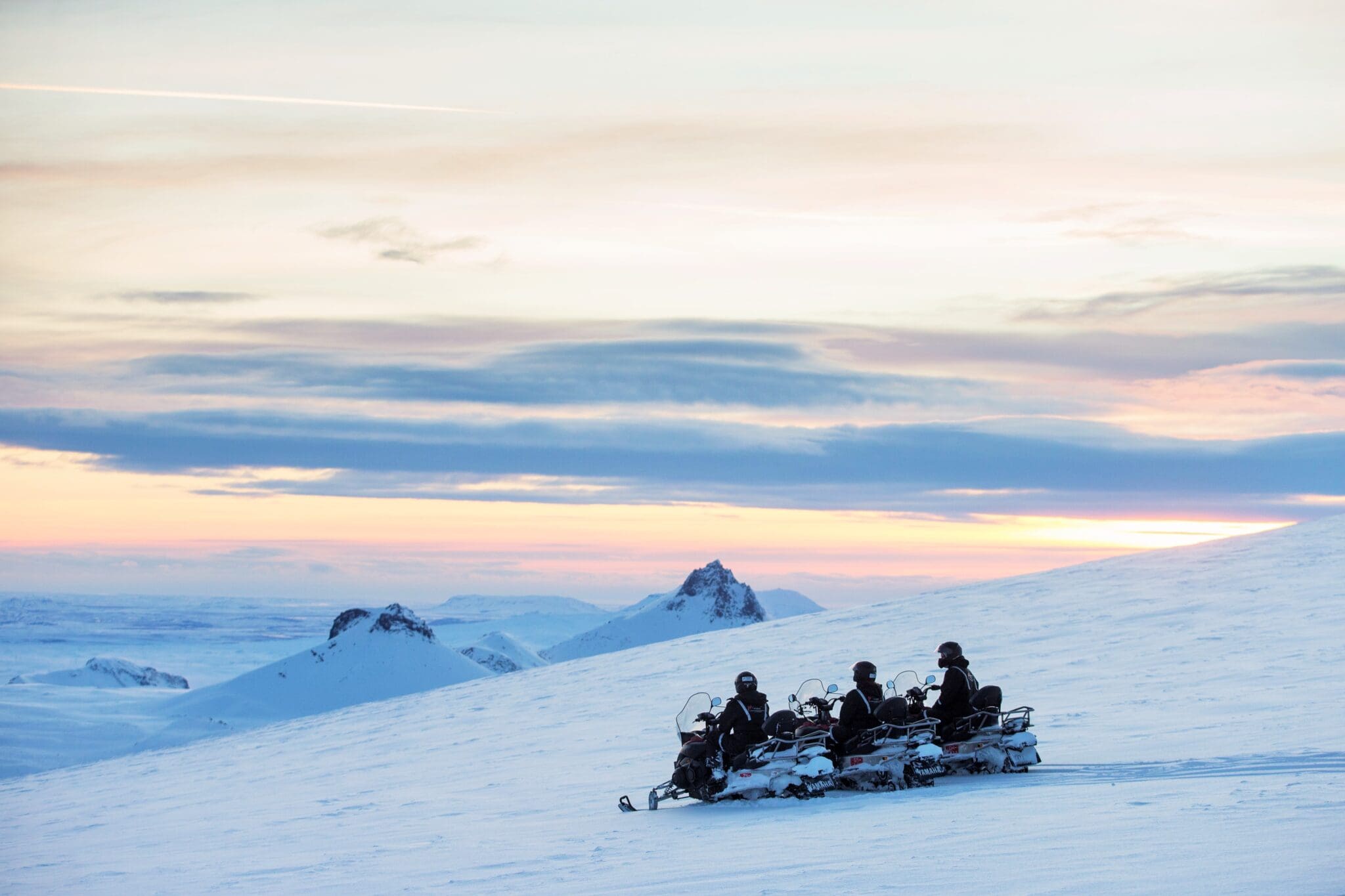 Pearl Tour – Golden Circle Super Jeep Tour & Snowmobiling