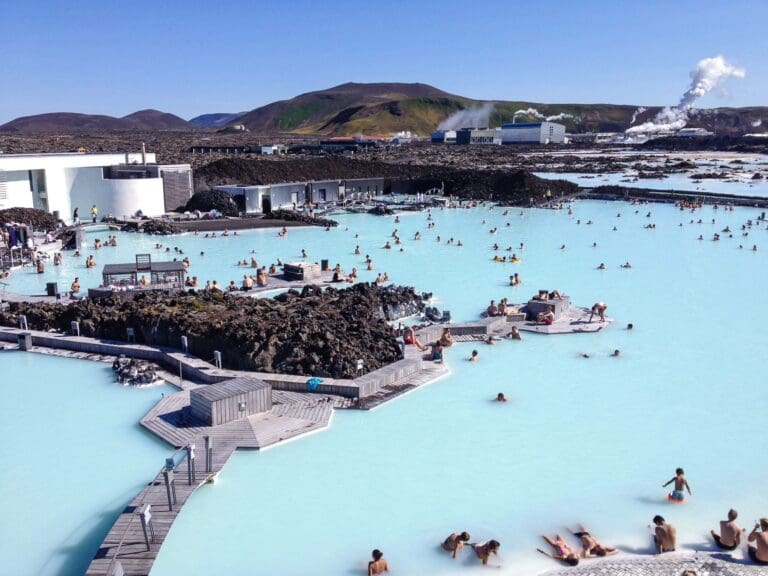 Prywatny luksusowy transfer jeepem z lotniska Keflavik do Reykjaviku przez Blue Lagoon