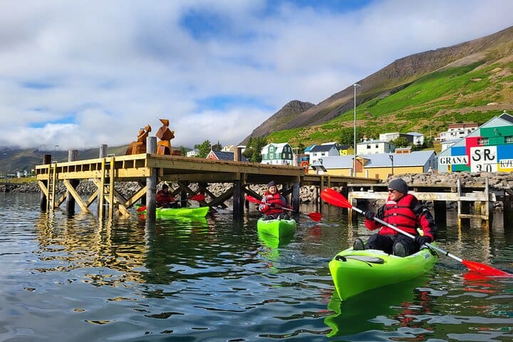 Geführte Kajaktour in SiglufjörPMur / Siglufjordur.