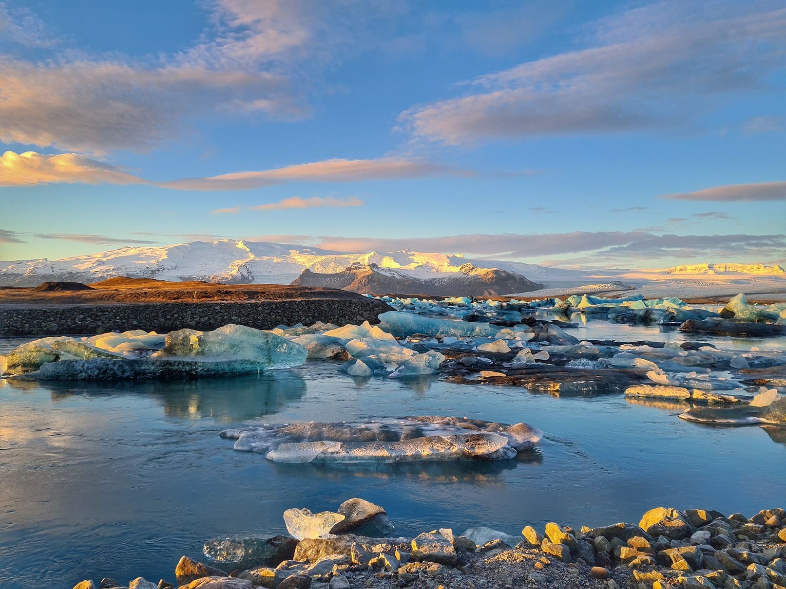 Private Tour from Djúpivogur to Jokulsárlón Glacier Lagoon