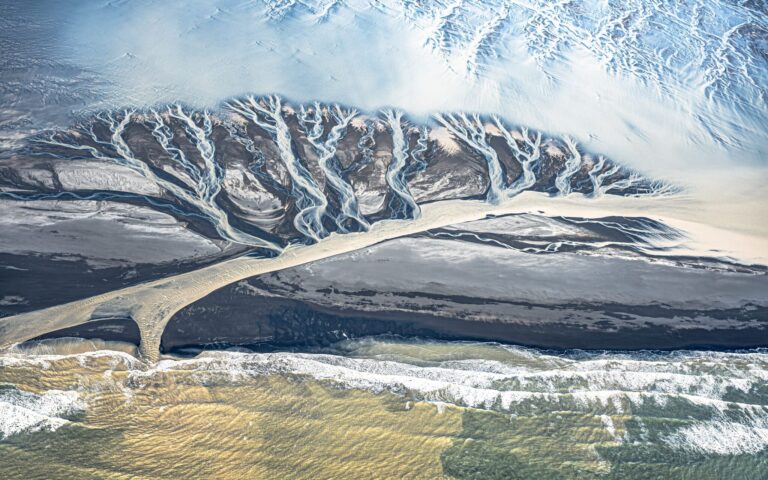 Black Sands & Riverbeds Airplane Tour from Skaftafell