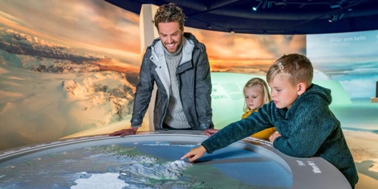Perlan-Eishöhle, Northern Lights Planetarium und Golden Circle Tour