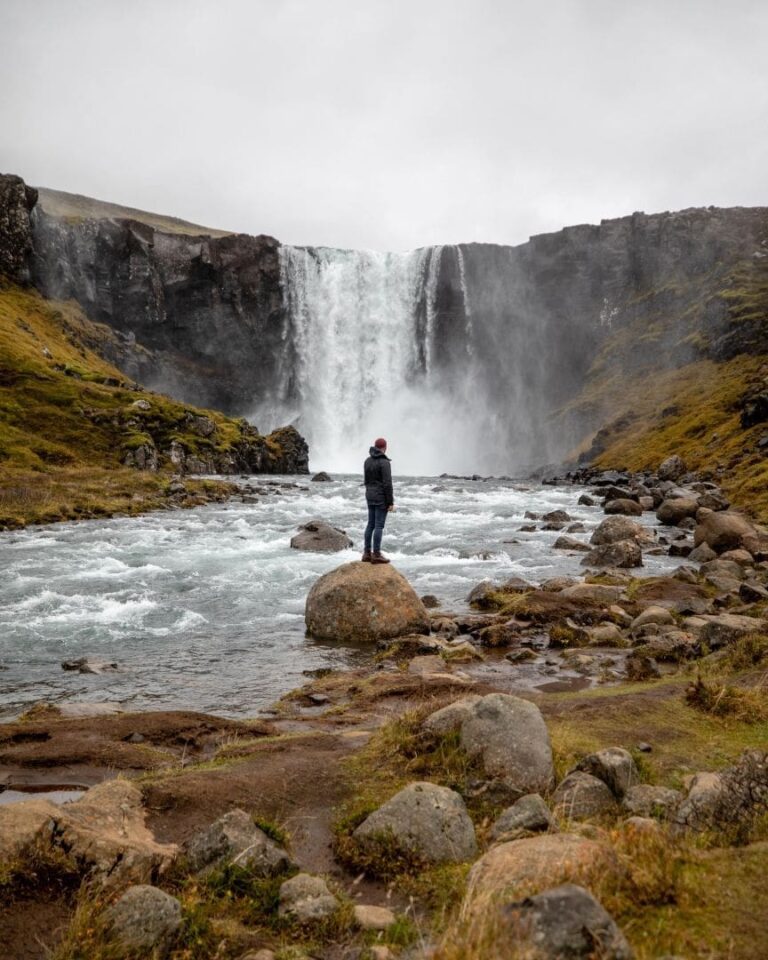 Foss og hlýja: Gufufoss & Vök Baths Tour frá Saugisfjörð