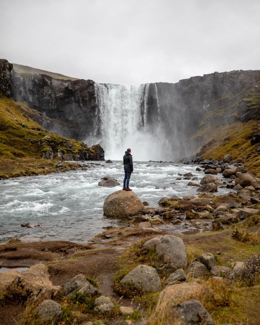 Waterfall & Warmth: Gufufoss & Vök Baths Tour from Seyðisfjörður Port