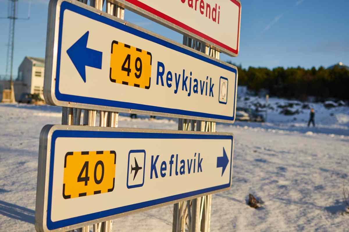 Keflavik Airport: Private Transfer to/from Reykjavik – Optional Blue Lagoon Stop