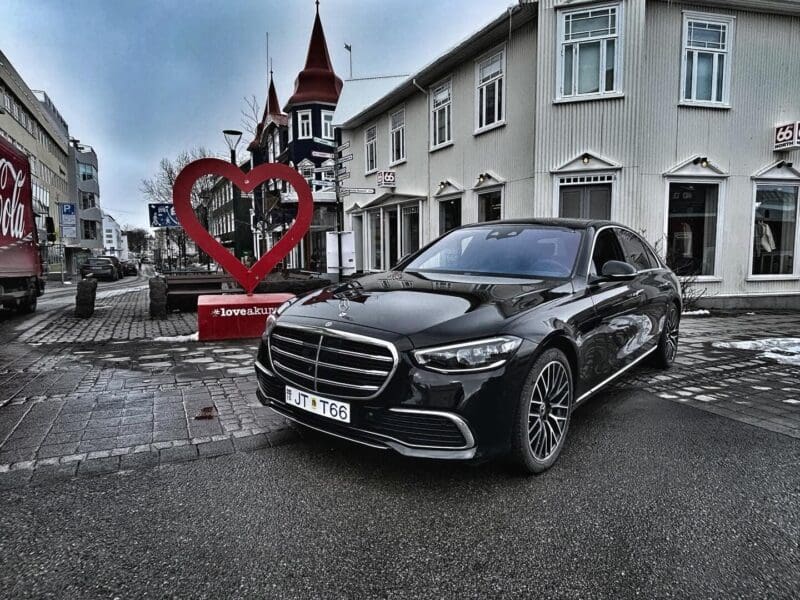 Privé Transfers Akureyri van of naar Reykjavik