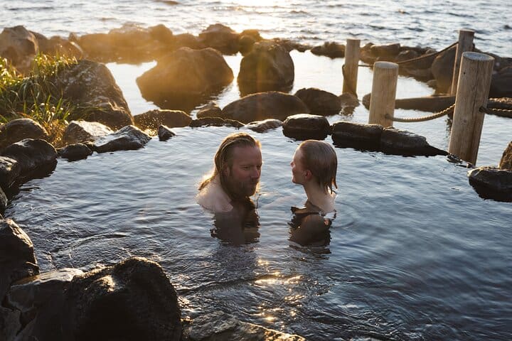 Hvammsvik Hot Springs Round Trip with ENTRY FEE & 3h Driver Wait