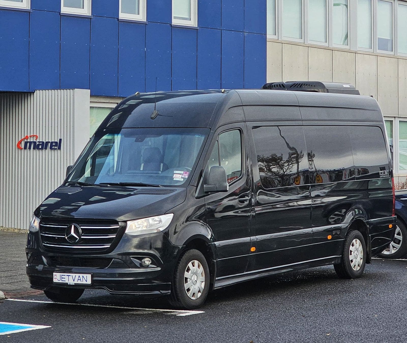 Private Transfer: Reykjavík → Keflavik Airport   Jetvan 10 Pax.