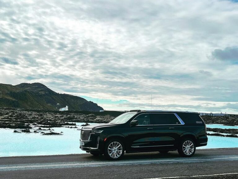 Private transport Reykjavik – Hvammsvik Hot Springs transfer with 3h wait – SUV 5 Pax