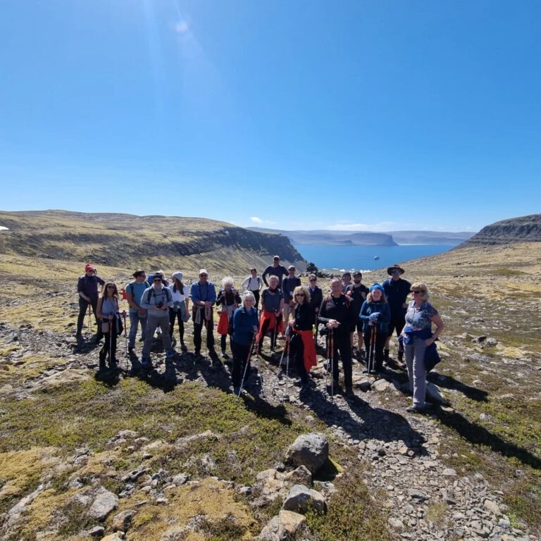 Zonsverduistering en wandeling tussen twee fjorden - wandelen