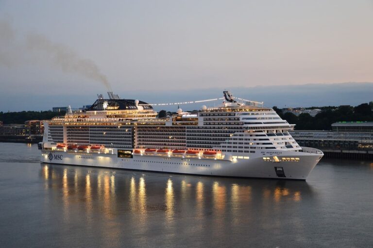 Keflavik Area Hotels and Reykjavik Cruise Port: Private Transfer
