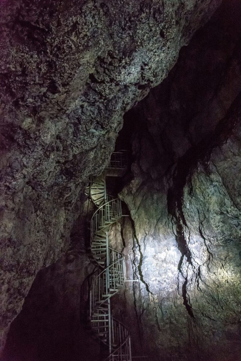 Vatnshellir Cave