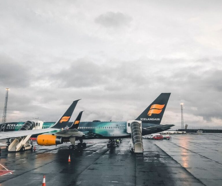 Keflavik Airport (KEF) ↔ Reykjavik: Private Airport Transfer
