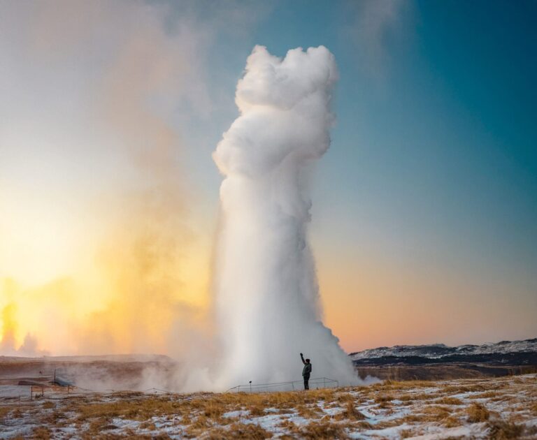 Midnight Sun Adventure – Evening private Golden Circle tour with a Photographer