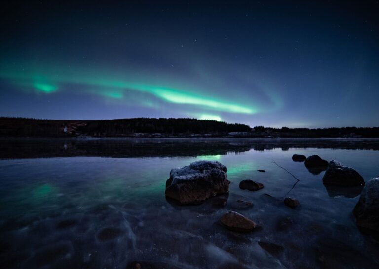 Private Northern lights Tour With a Aurora Reykjavík – Northern Lights Center Visit